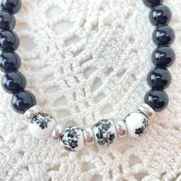 Floral Silver Black Beaded Stackable Bracelets Dainty - Picture 4 of 5